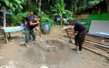 Dari Tanah Menjadi Semen, Rumah Tukirin Perlahan Berubah Berkat TMMD ke-130 Kodim 0209/LB