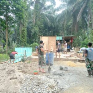 Dinding Bata Mulai Berdiri, Harapan Pak Suroto Miliki Rumah Layak Kian Nyata Berkat TMMD ke-130