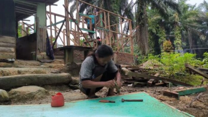 Di Balik Rumah Baru, Semangat Mandiri Pak Suroto Jadi Inspirasi di TMMD ke-130 Kodim 0209/Labuhanbatu