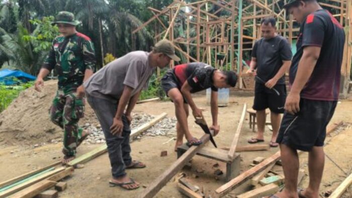 “Mantap, Pak! Bangunnya Paten!” Apresiasi Sritomo untuk Satgas TMMD ke-130 Kodim 0209/LB