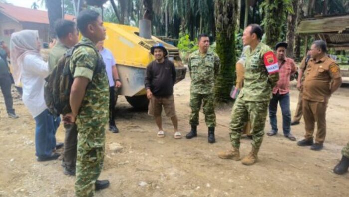 Tak Sekadar Pantau, Dandim 0209/Labuhanbatu Tekankan Mutu Pembangunan Jalan TMMD ke-130