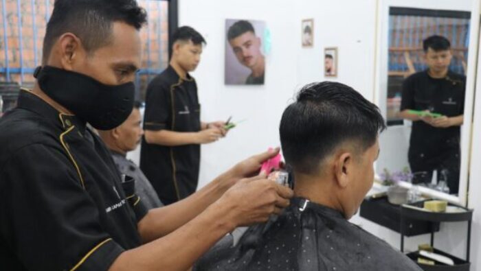 Dari Balik Jeruji Menuju Kemandirian, Warga Binaan Lapas Rantauprapat Belajar Keterampilan Barbershop