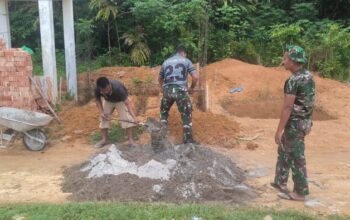 Wujudkan Kepedulian kepada Masyarakat, Satgas TMMD ke-130 Kodim 0209/Labuhanbatu Bangun MCK Umum
