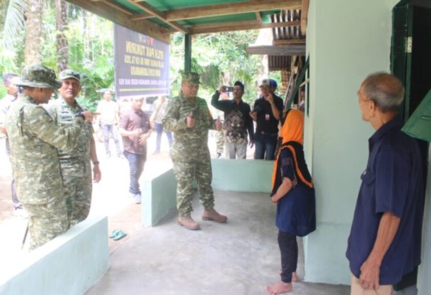 Tim Wasev Mabes TNI Tinjau Hasil Rehabilitasi Rumah Warga dalam Program TMMD ke-130 Kodim 0209/Labuhanbatu di Labusel