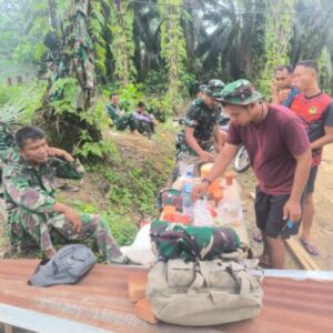 Di Balik Lelah, Ada Tawa dan Kebersamaan Satgas TMMD ke-130 demi Rumah Layak Huni Pak Suroto