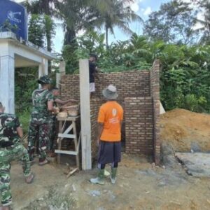 Kompak Bersama Warga, Satgas TMMD ke-130 Kodim 0209/Labuhanbatu Percepat Pembangunan MCK di Aek Batu