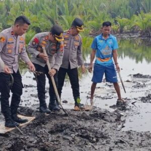 Kapolres Boltim Pimpin Green Policing di Hutan Bakau Tutuyan, Ajak Nelayan Jaga Kelestarian Alam