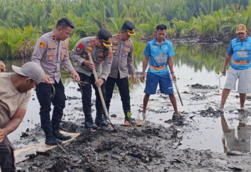 Kapolres Boltim Pimpin Green Policing di Hutan Bakau Tutuyan, Ajak Nelayan Jaga Kelestarian Alam