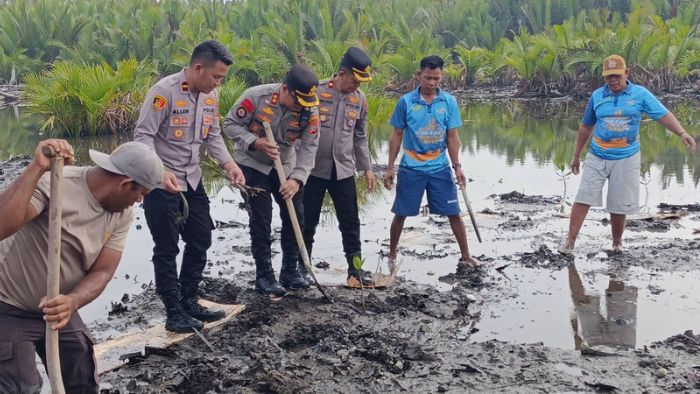 Kapolres Boltim Pimpin Green Policing di Hutan Bakau Tutuyan, Ajak Nelayan Jaga Kelestarian Alam