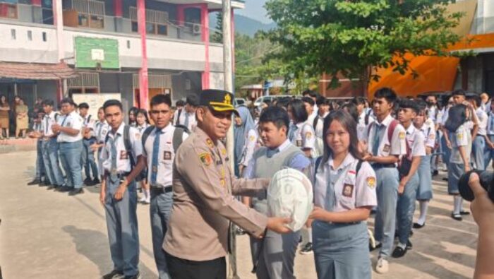Kapolres Mitra Sambangi SMKN 1 Ratahan, Edukasi Siswa soal Narkoba dan Tertib Lalu Lintas