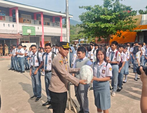Kapolres Mitra Sambangi SMKN 1 Ratahan, Edukasi Siswa soal Narkoba dan Tertib Lalu Lintas