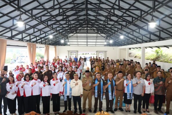 Oskar Manoppo Hadiri Pelantikan Srikandi Jaga Desa dan Aslinmas Boltim 2026–2031