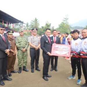 Peringati Sumpah Pemuda ke-98, Bupati Ronald Kandoli Salurkan Bonus Atlet Rp300 Juta