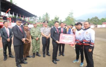 Peringati Sumpah Pemuda ke-98, Bupati Ronald Kandoli Salurkan Bonus Atlet Rp300 Juta