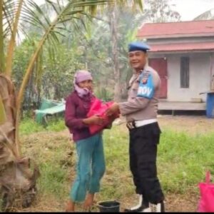 HUT Ke-24 Propam Polri, Sipropam Polres Ketapang Salurkan Bantuan Sosial kepada Warga Membutuhkan