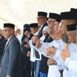 Sekda Iksan Pangalima Pimpin Upacara Hari Santri 2026 di Boltim