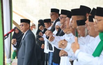 Sekda Iksan Pangalima Pimpin Upacara Hari Santri 2026 di Boltim