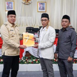 Wabup Syafrizal Serahkan Tiga Ranperda Strategis di Paripurna DPRD Batu Bara