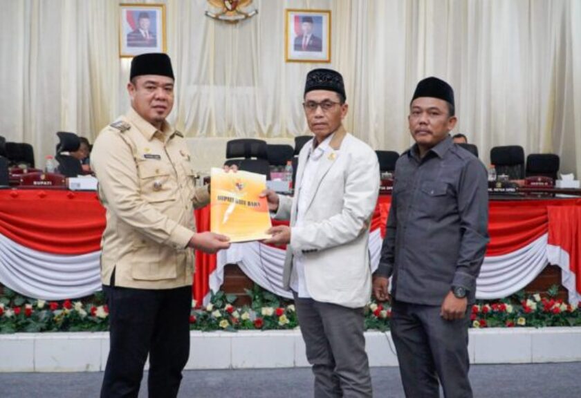 Wabup Syafrizal Serahkan Tiga Ranperda Strategis di Paripurna DPRD Batu Bara